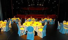 Hamburg: STAGE THEATER IM HAFEN HAMBURG - Dinner auf der Bühne