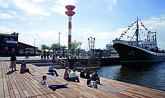 Bremerhaven: Fischbahnhof - Terrasse Schaufenster Fischereihafen