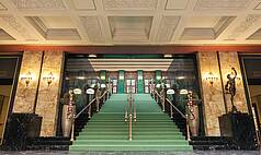 Baden-Baden: Kurhaus Baden-Baden - Unteres Foyer - Treppenaufgang