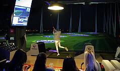 TOPGOLF Oberhausen - Gameplay bei Nacht